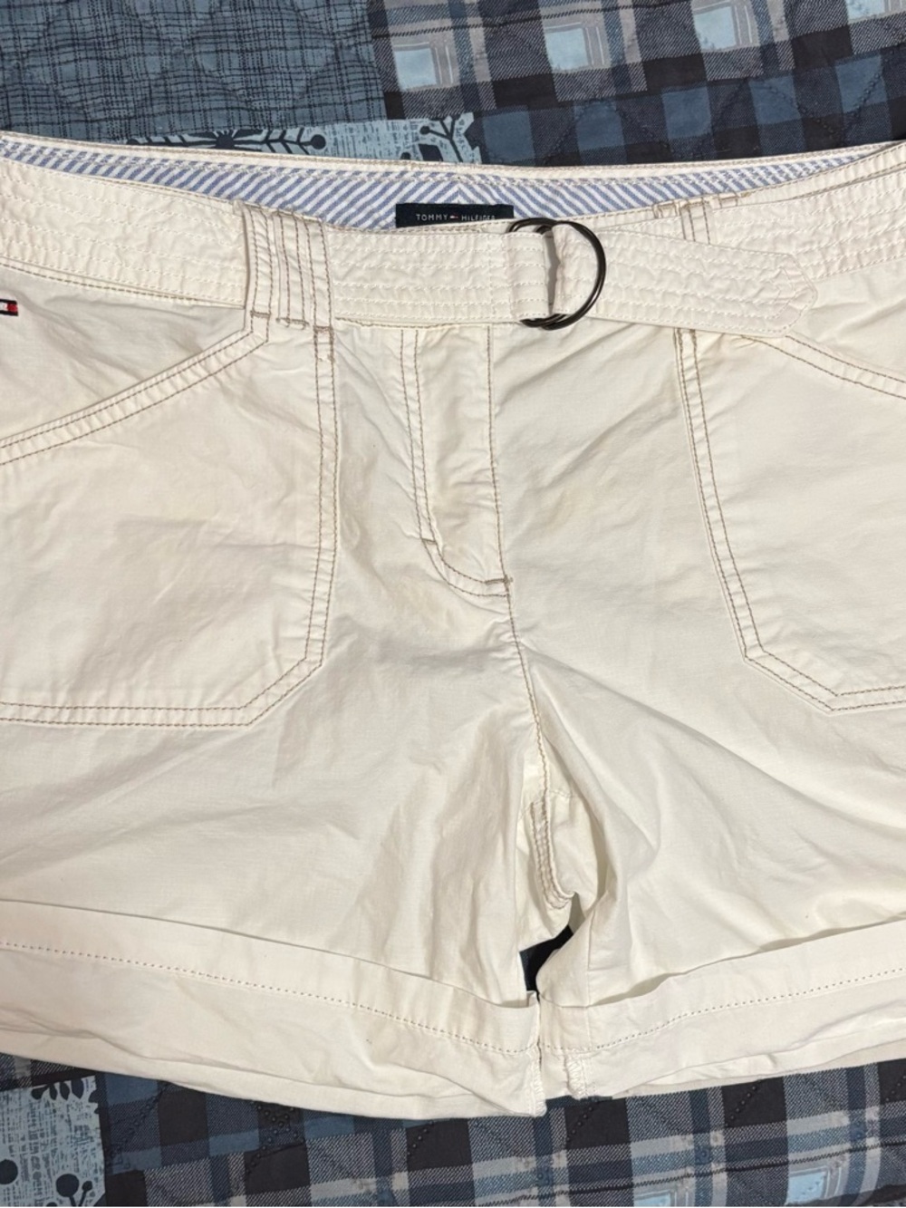 Tommy Hilfiger Women's Cream Cotton Shorts with D-Ring Belt